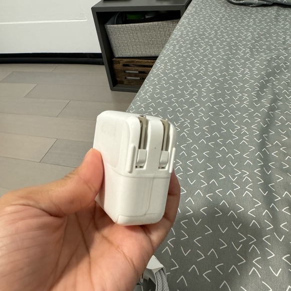 MacBook Air m2 charger 30 watt - Picture 3 of 3